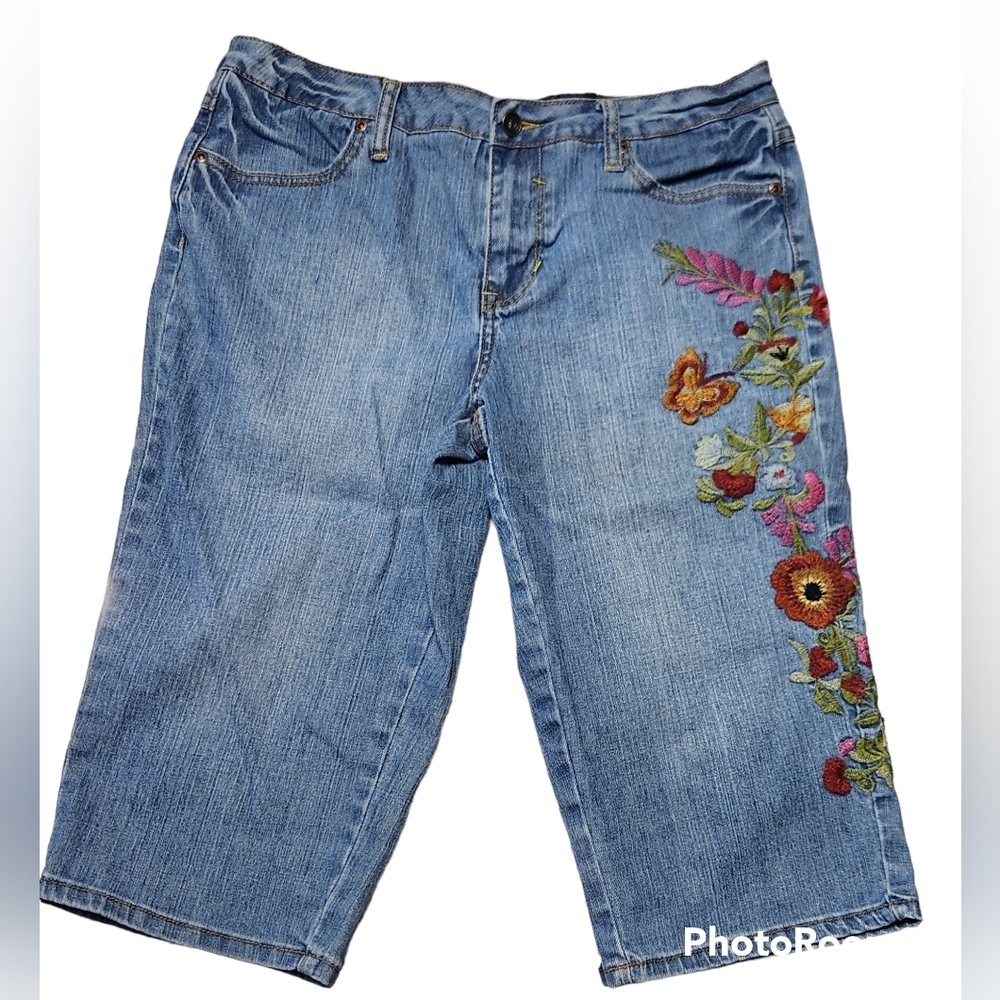 Retro ZD Clothing Embroidered Jean Capris, sz 12